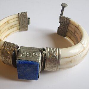 Vintage 1960s,Tribal Bone Bracelet with Lapis Lazuli Center Stone 2.25 D